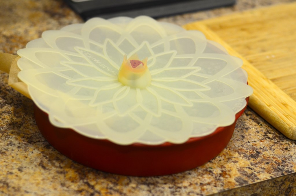 How nice, my silicone lily pad lid fits perfectly!